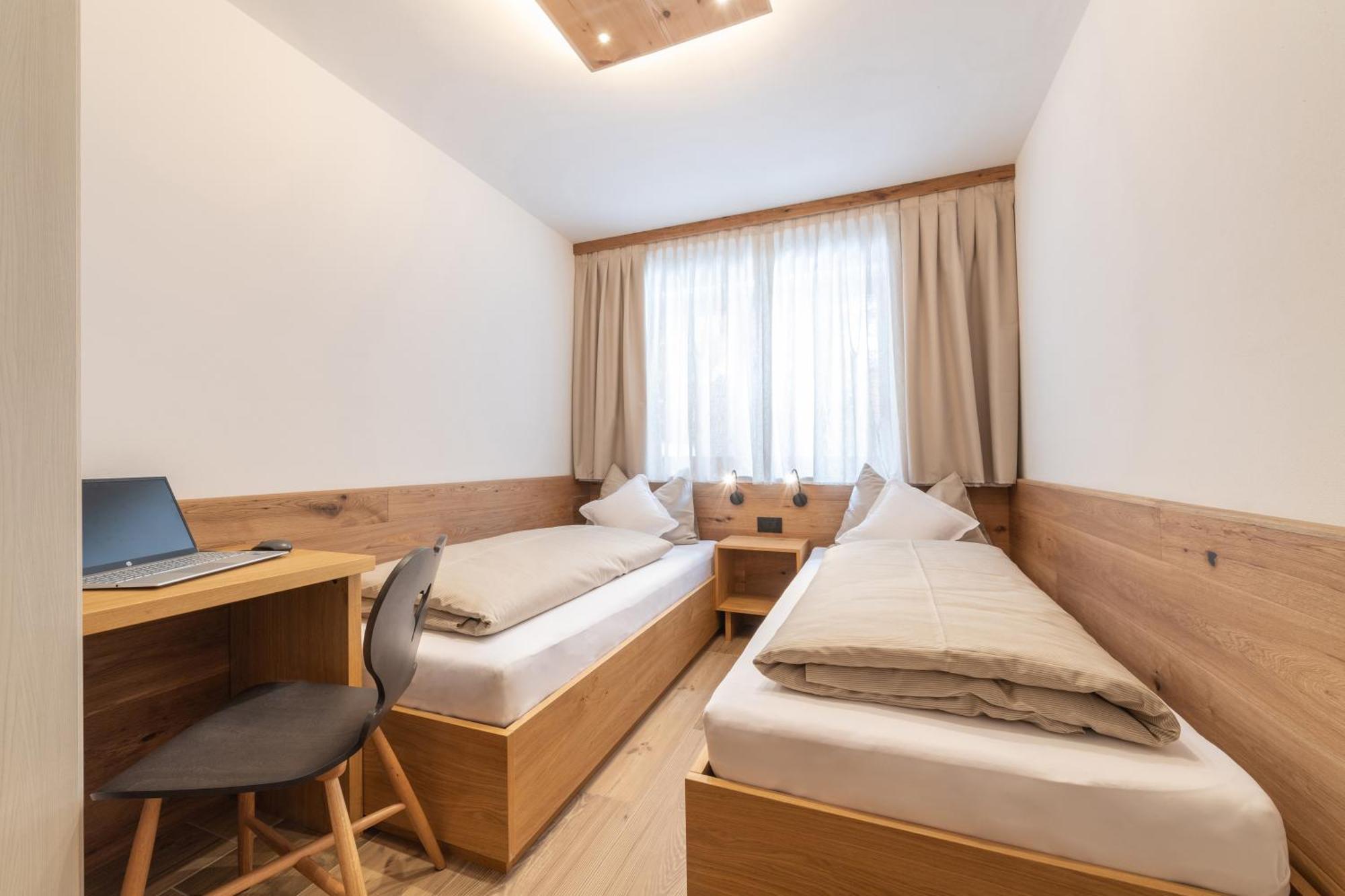 Ciasa Nene Franzl Aparthotel Badia  Exterior photo